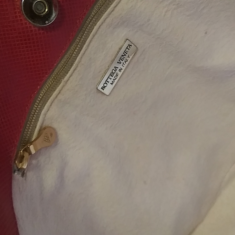 SOLD. 💕Bottega Veneta Red Leather Intrecciato Hobo Bag - Picture 4 of 15